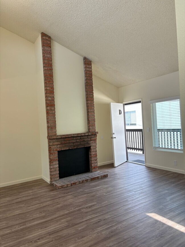 Building Photo - *OPEN HOUSE: 11/1 10:30-11:30AM* 2BR in Pa...