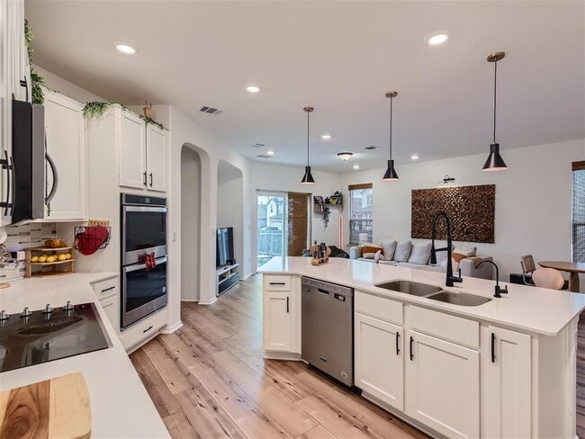 Building Photo - 6521 Carriage Pines Dr