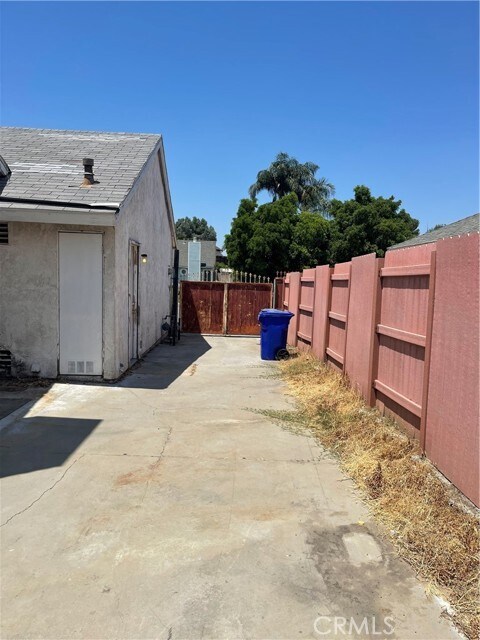 Building Photo - 1049 S Alice Ave