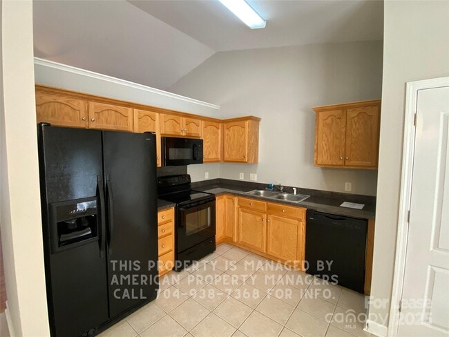 Building Photo - 1040 Rembrandt Dr SW