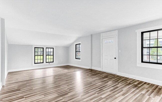 Building Photo - 211 Walnut St