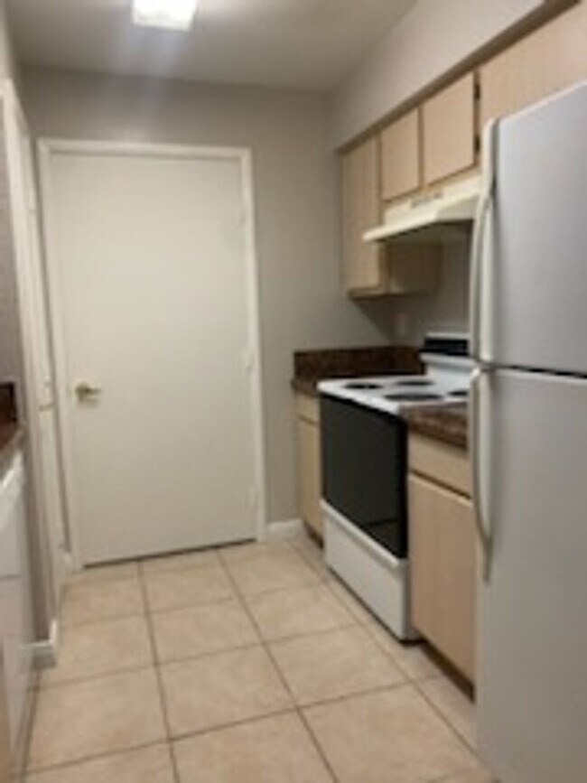 Building Photo - 1 Bedroom Condo located at Bella Club