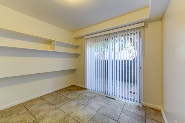 Building Photo - 1000 11th St