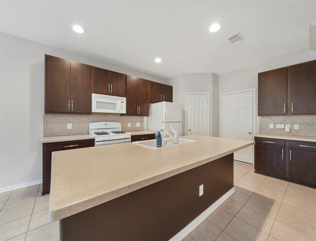 Building Photo - 158 W Burberry Cir