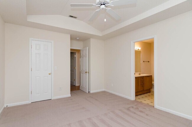 Building Photo - 7511 Old Oak Rd