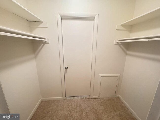 Building Photo - 8865 Roll Right Ct