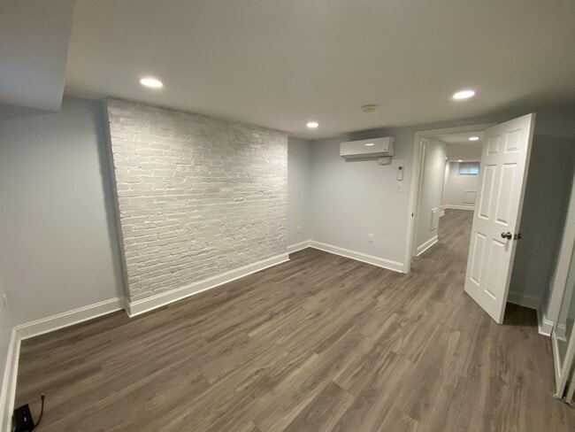 Building Photo - 1322 Q St NW