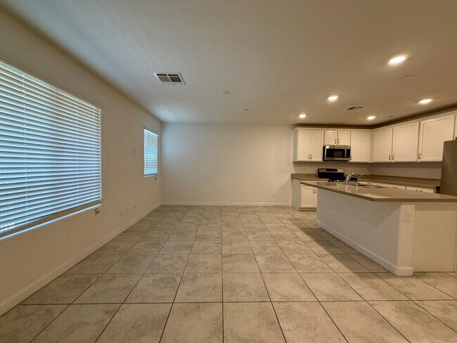 Building Photo - 3 BED 2.5 BATH 2 CAR GARAGE TOWNHOME IN HENDERSON CADENCE COMMUNITY FOR RENT!!