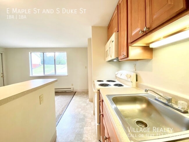 Building Photo - 501 E Maple St