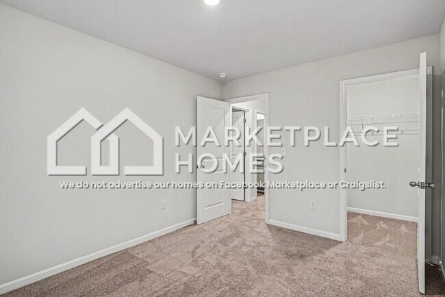 Building Photo - 461 Oakwood Dr NW
