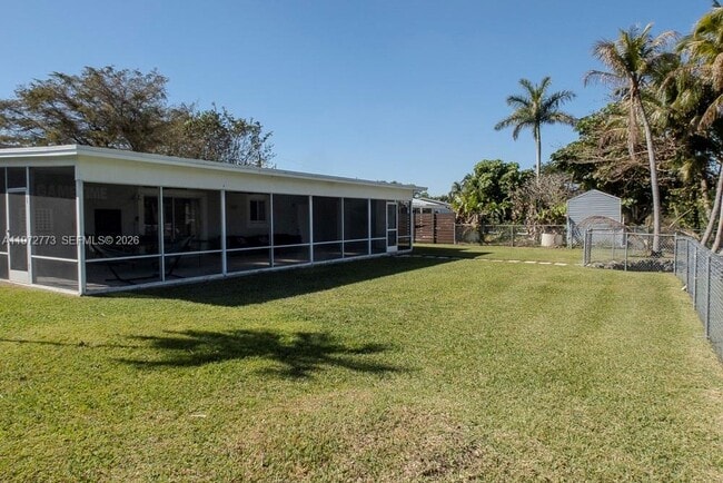 Building Photo - 9731 Bel Aire Dr