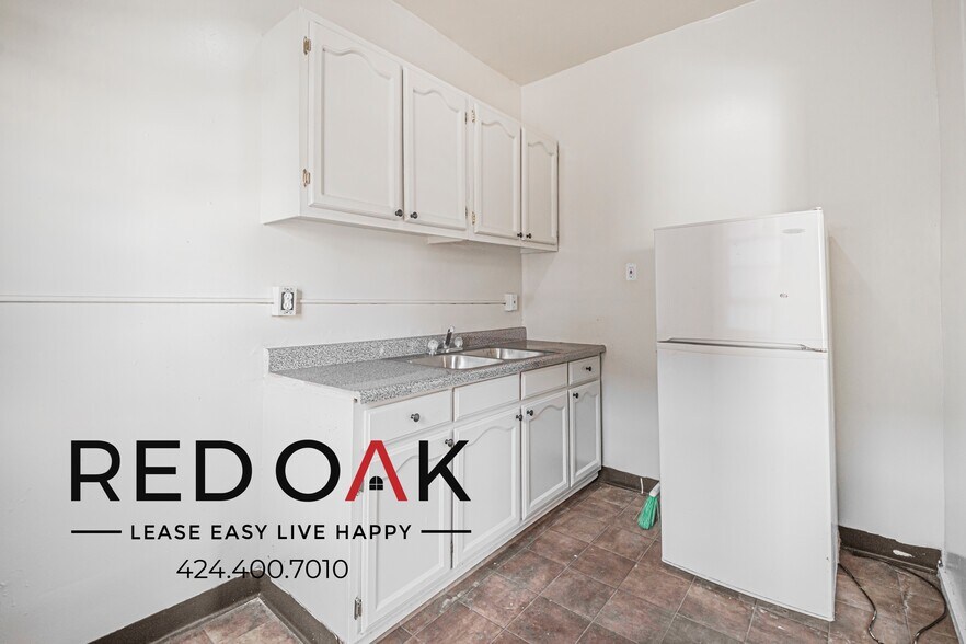 Building Photo - 443 S Catalina St