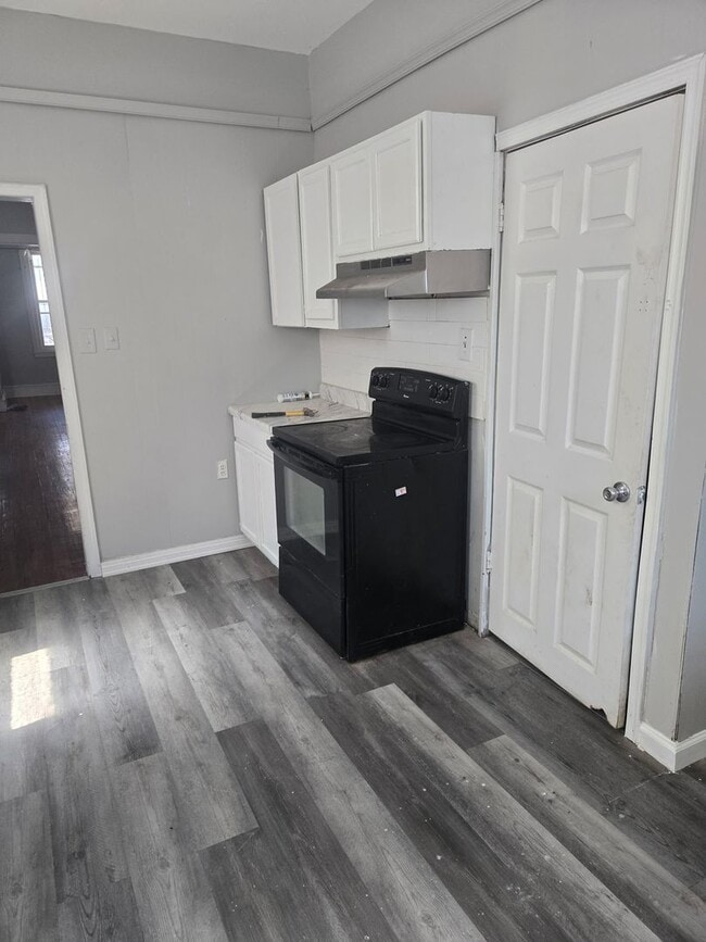 Building Photo - Beautiful 4-Bedroom Home with Central Air, Gas Heating  Laundry