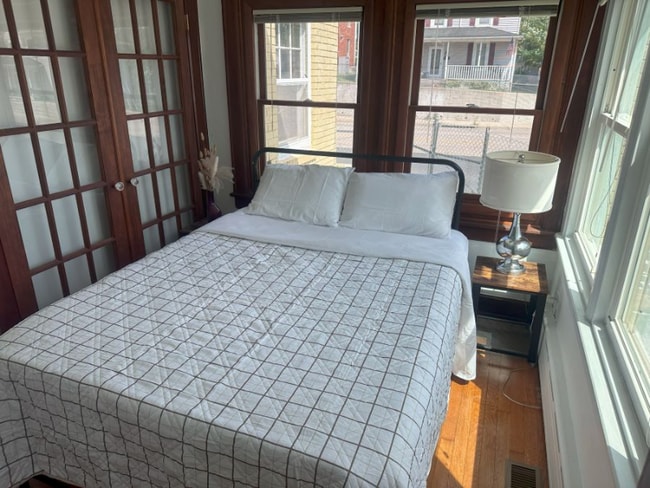 Building Photo - 303 N Delphine Ave