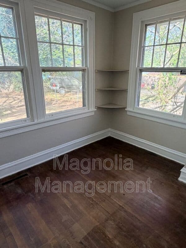 Building Photo - 503 Young St