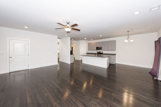 Building Photo - 4 Bedroom 3.5 Bath House in Lawton Park - ...