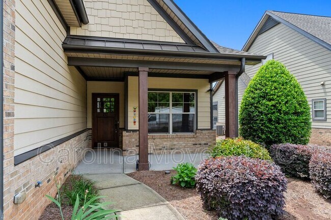 Building Photo - 213B Bell Heather Lane