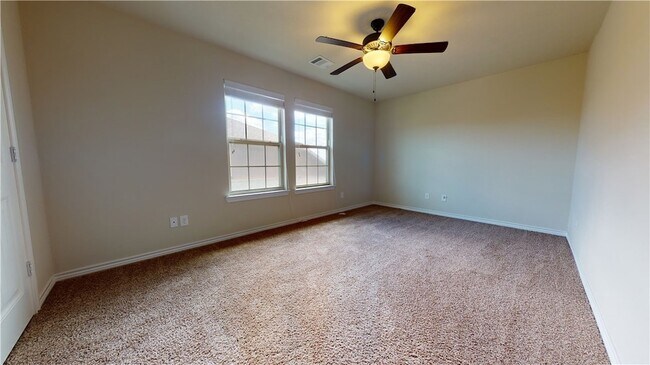 Building Photo - 923 Emerald Dove Ave