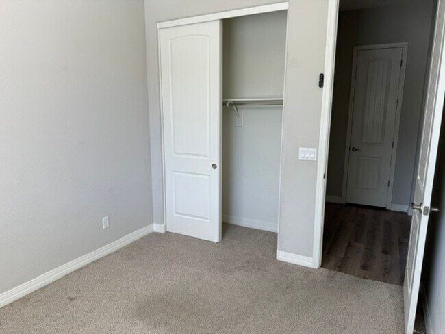 Building Photo - 5632 N Teaberry Ln