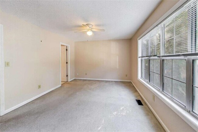 Building Photo - 5196 Laurel Bridge Ct SE