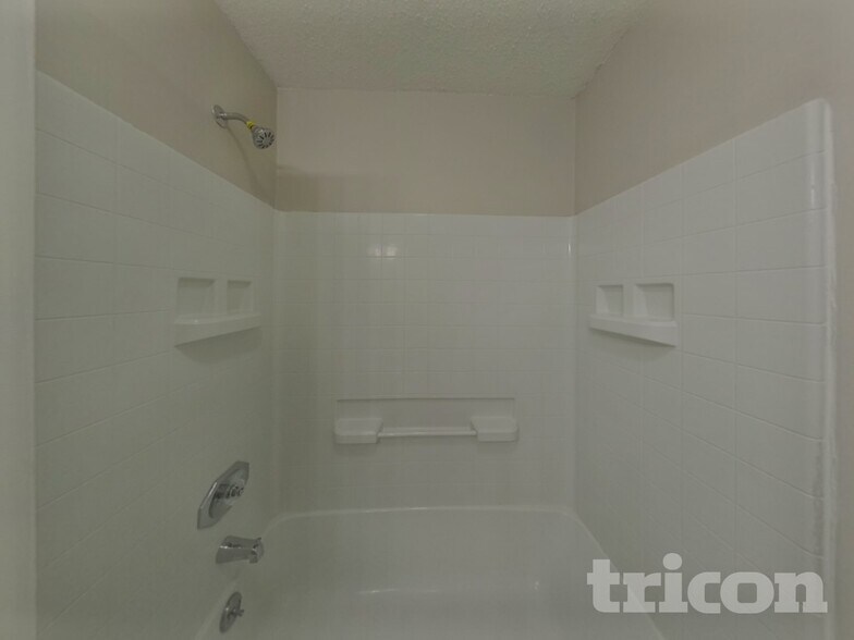 Building Photo - 9320 Amy Dr