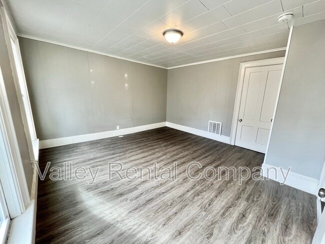 Building Photo - 2-4 Highland Avenue - 4B