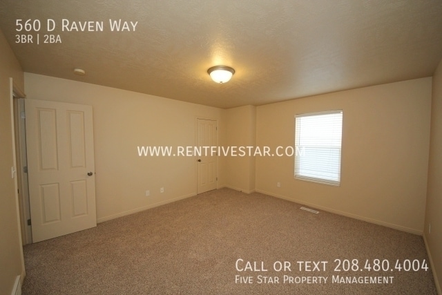 Building Photo - 560 Raven Way