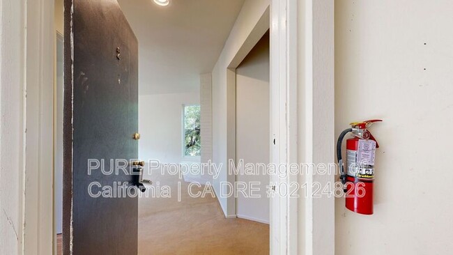 Building Photo - 236 San Carlos Ave
