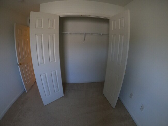 Building Photo - 2121 Quail Hollow Dr