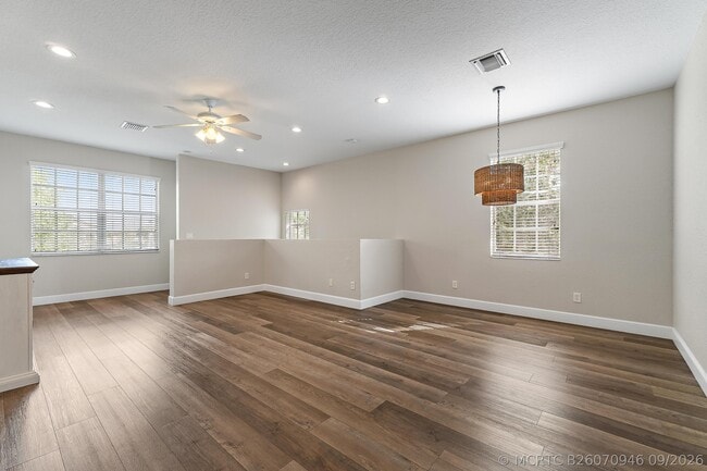 Building Photo - 1561 SE Wilshire Pl