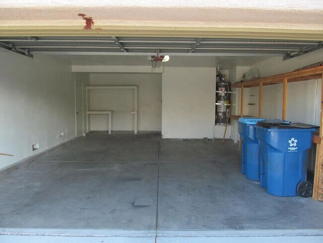 Building Photo - A Fabulous 4 Bedroom House in Peccole Ranch
