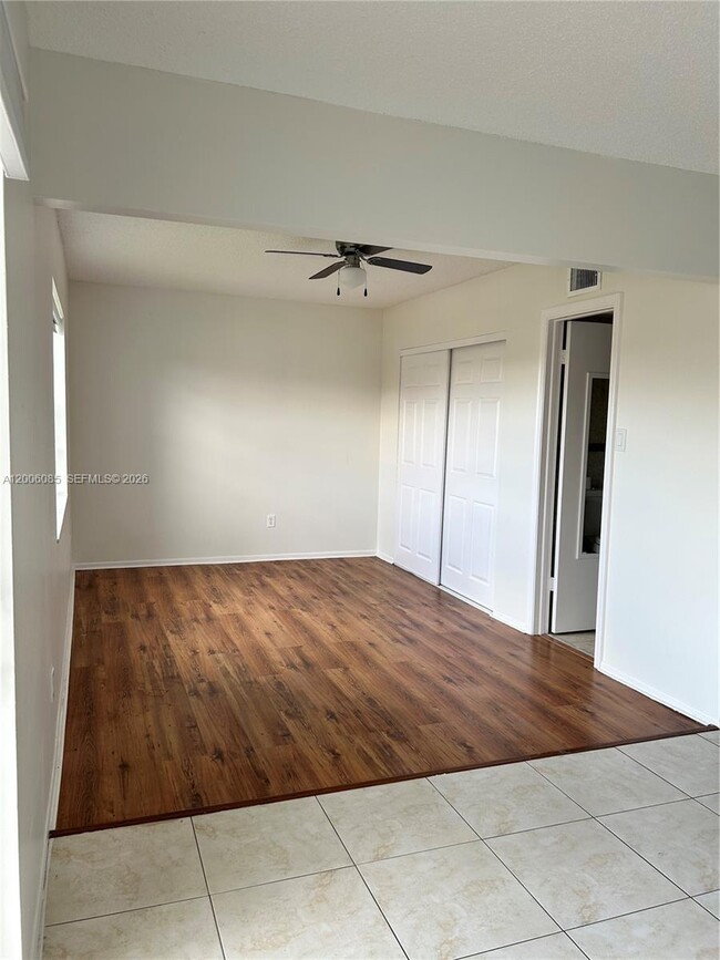 Building Photo - 3000 Sunrise Lakes Dr W