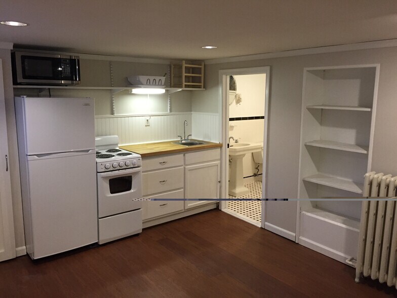 Building Photo - 1041 Taussig Place Northeast