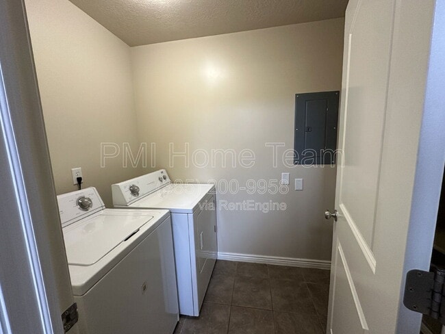 Building Photo - 2510 Charleston Ave