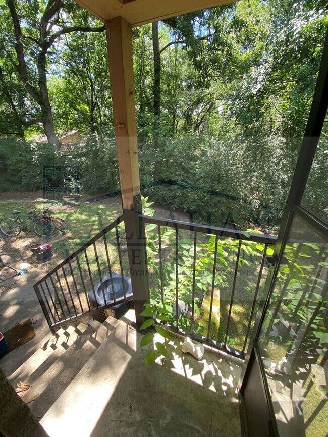 Building Photo - Park Hill 2 Bedroom Duplex
