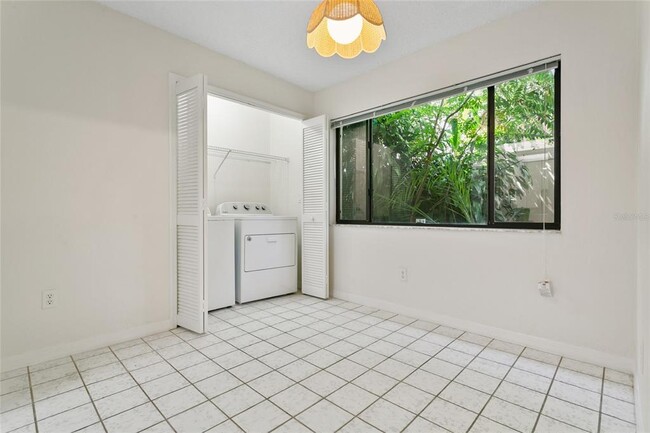 Building Photo - 3612 Biscayne Dr
