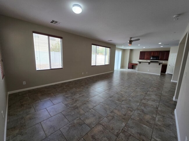 Building Photo - 5 BED, 2 1/2 BATH, 2 STORY HOME!!