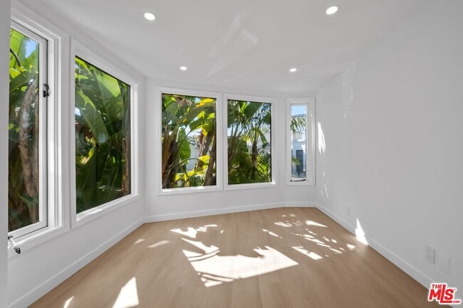 Building Photo - 9315 Lloydcrest Dr