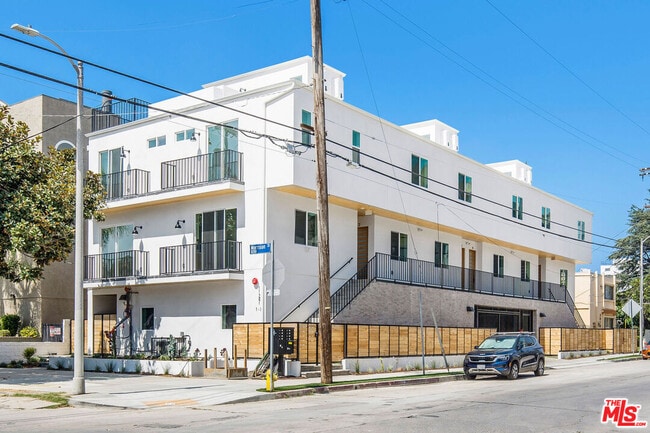 Primary Photo - 11241 Morrison St