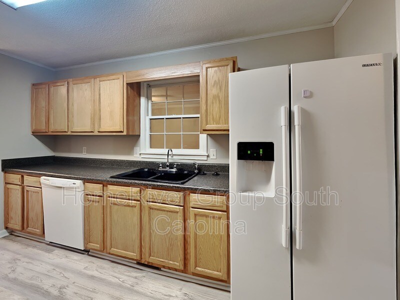 Building Photo - 2380 Spring Valley Dr