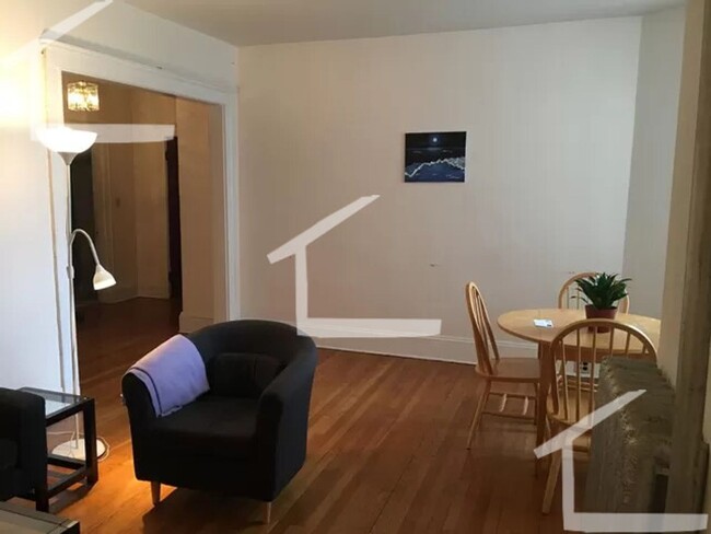 Building Photo - Beautiful 4 bed in Washington Square!