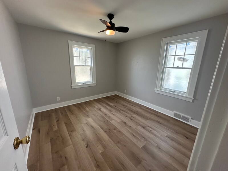 Building Photo - 432 N Bauman Ave