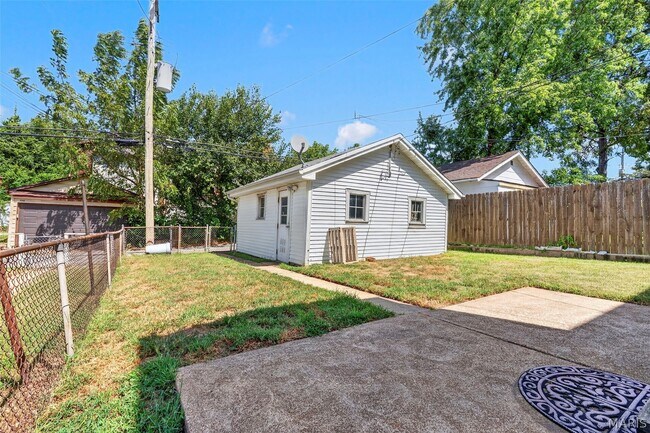 Building Photo - 5249 Sutherland Ave