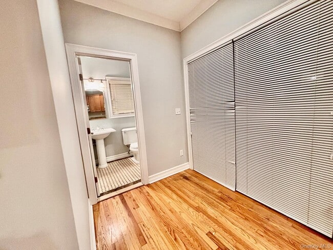 Building Photo - 1 W Owen St