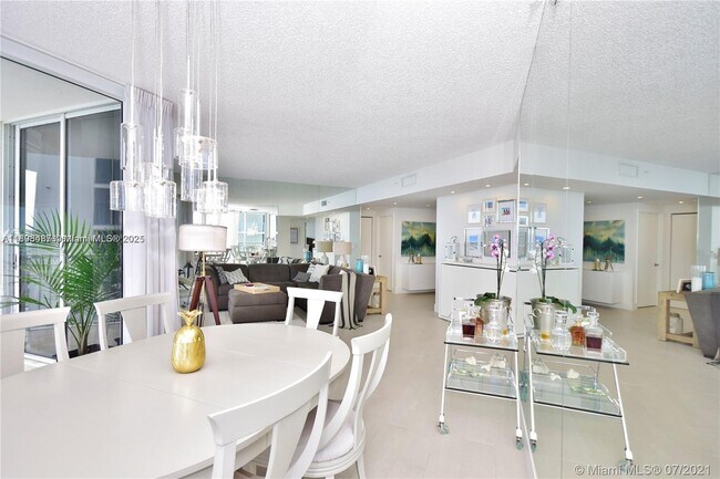 Building Photo - 17375 Collins Ave