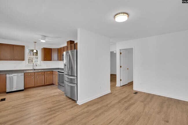 Building Photo - 350 Lakeshore Dr