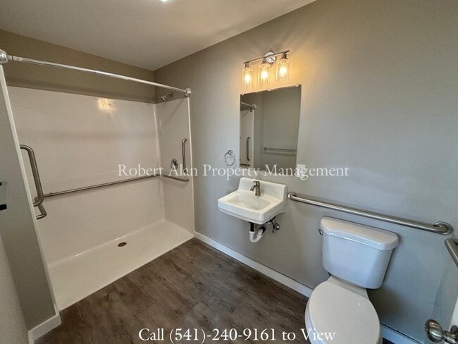 Building Photo - 2601 SW Hailey Ave