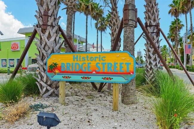 Building Photo - 614 Gladstone Ln