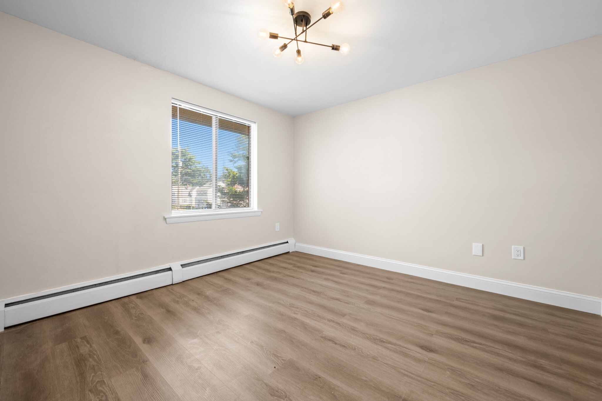 Building Photo - 10 Henderson Dr