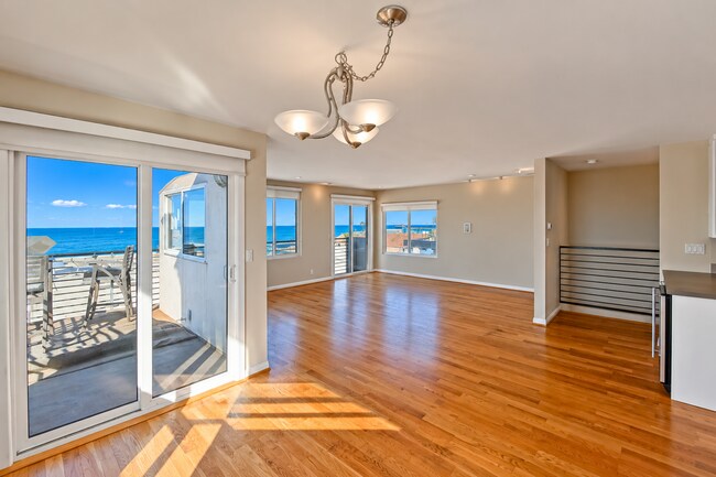 Building Photo - 4021 Crest Dr